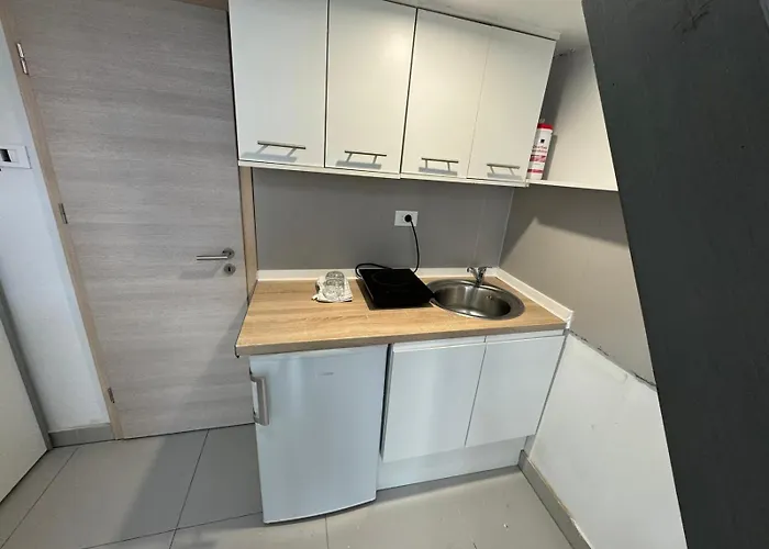 Beerpartment With Parking דירה *