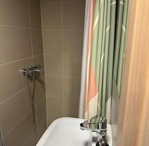 Beerpartment With Parking Apartma